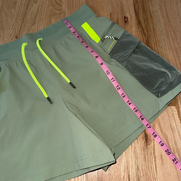 Lululemon Multi-Pocket Cargo High-Rise Hiking Short 5" Laurel Green 12 - Picture 7 of 14